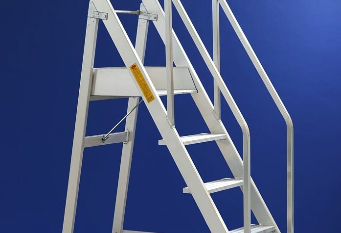 SCALA A PALCHETTO CHIUDIBILE PER MAGAZZINO