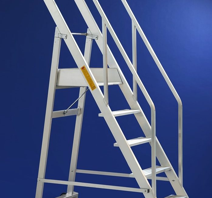 SCALA A PALCHETTO CHIUDIBILE PER MAGAZZINO