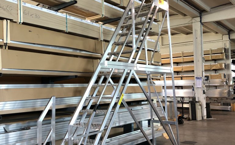 SCALA PER MOVIMENTAZIONE FASCI MATERIALI