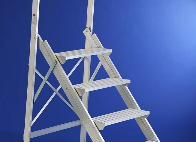 SGABELLO PIEGHEVOLE IDEALE PER MOVIMENTARE PRODOTTI SUGLI SCAFFALI