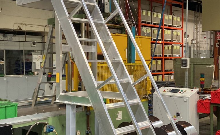 SCALA SPECIALE PER ACCESSO MACCHINA