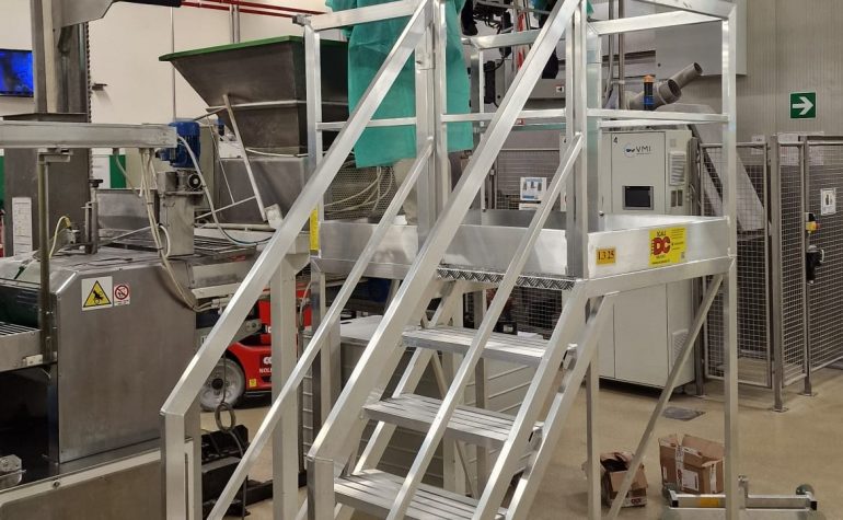 SCALA SPECIALE PER ACCESSO MACCHINA