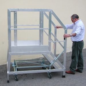SCALA CON SISTEMA DI MOVIMENTAZIONE A LEVA