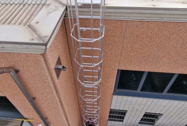 GABBIA ladder with safety cage