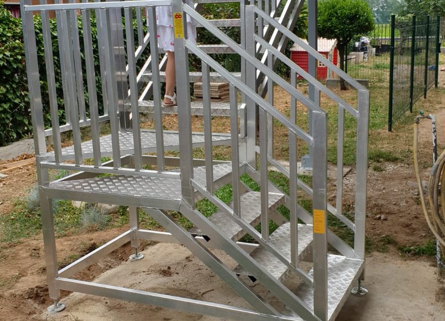 Scala di servizio in lega d'alluminio con ringhiera anticaduta per bambini